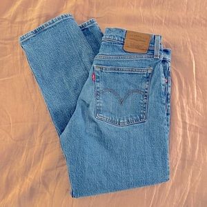 Levi’s wedgie fit straight leg jeans.